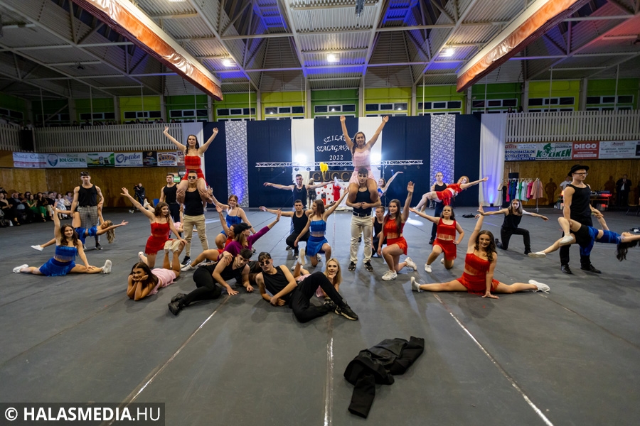 (►) „Ma van az a nap, amikor megünnepeljük a pillanatot” (galéria)