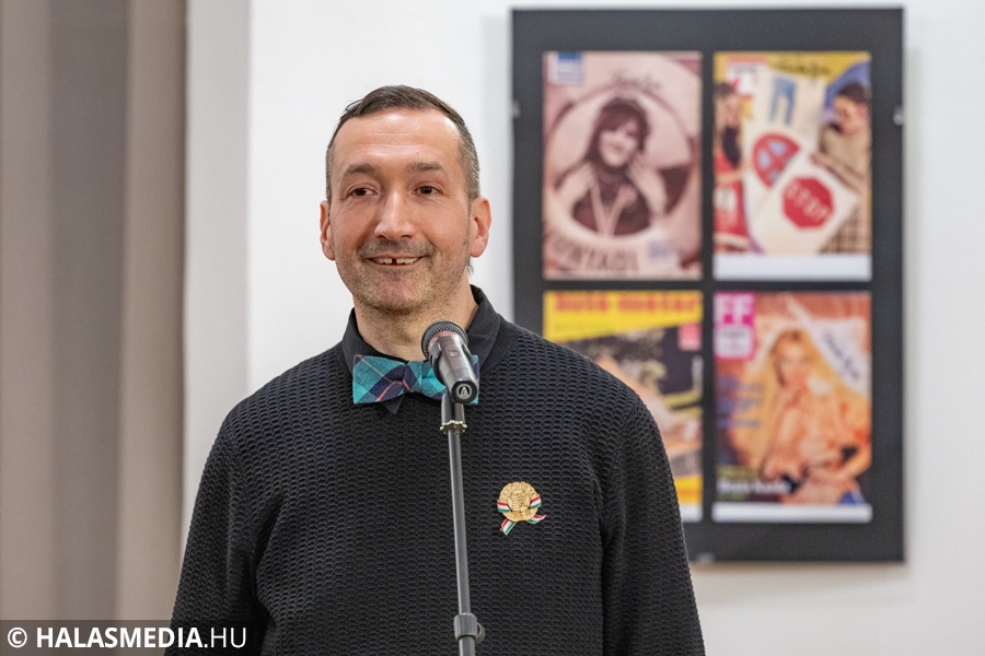 Még a címlaplány is énekelt – megnyílt Pál László dedikált címlapok kiállítása (galéria)