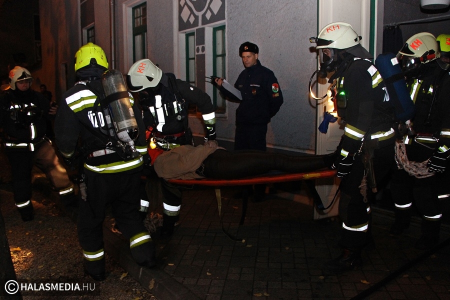 Sérült a nézőtéren, tűz a színpadon: gyakorlat volt a moziban (galéria)