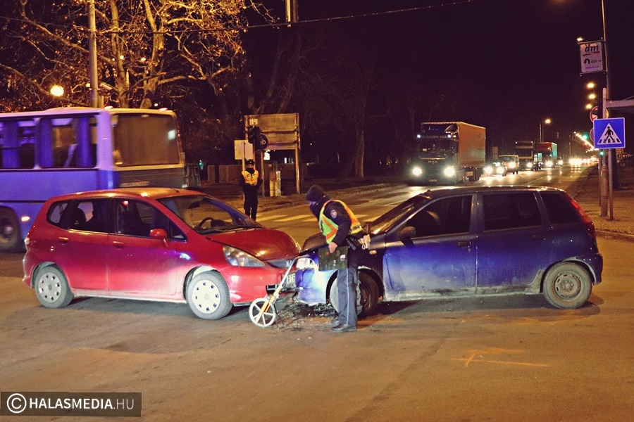 Sérültje is volt a karambolnak, amely a Park Áruháznál történt (galéria)