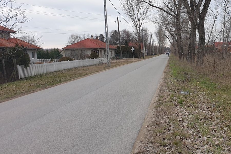 Kezdődik az új kerékpárút építése a Jókai utcában