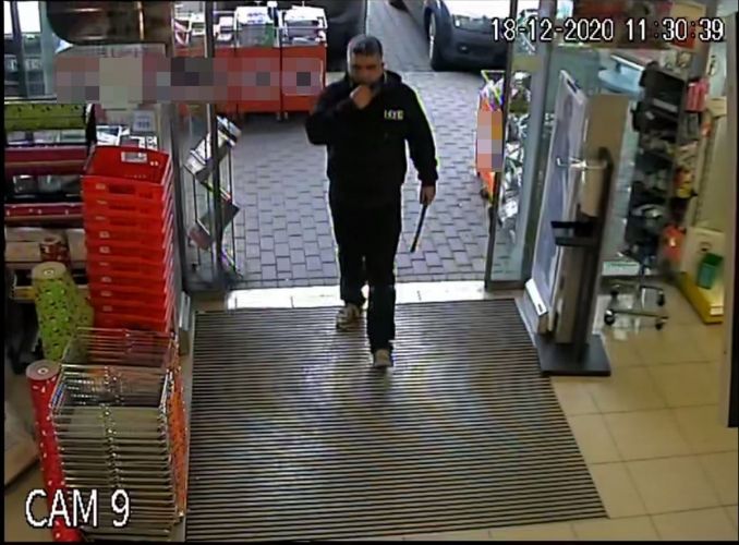 Lopás miatt keresik a képen látható férfit