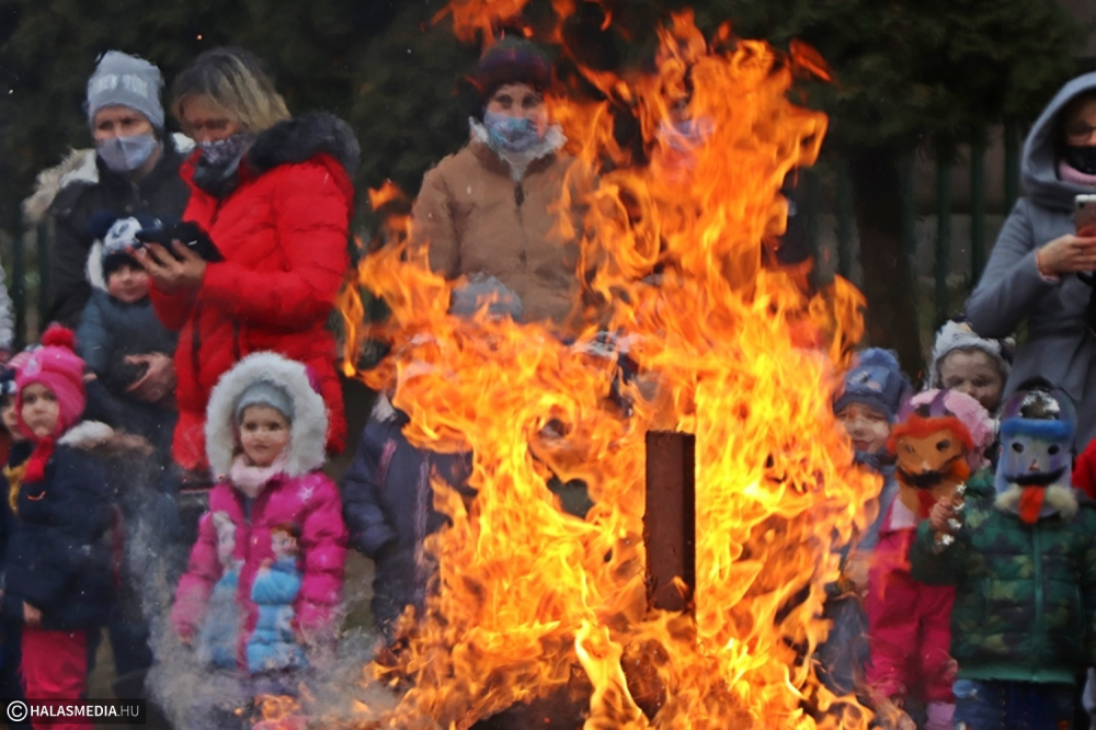 Télűző kiszebáb égetés a Bóbita-óvodában (galéria)