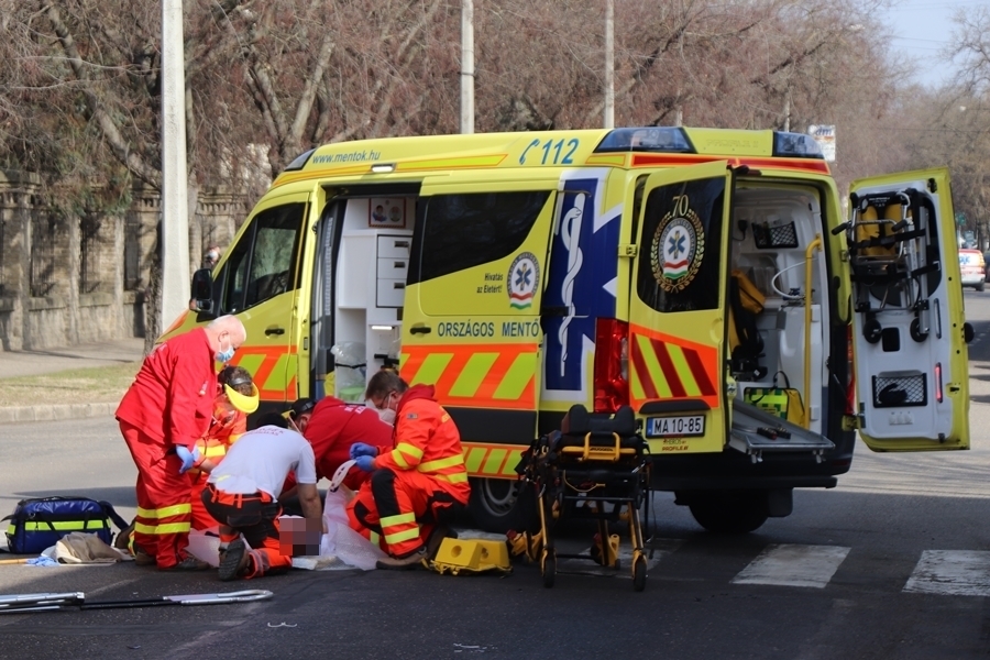 Tisztelet és köszönet a mentőknek!