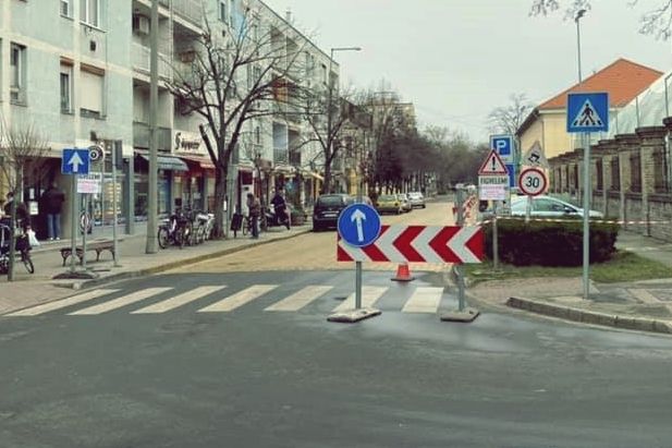 Egyirányú marad a Thúry József utca