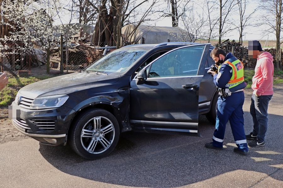 Ittas volt a sofőr, egy kamionnak ütközött a fehértói úton