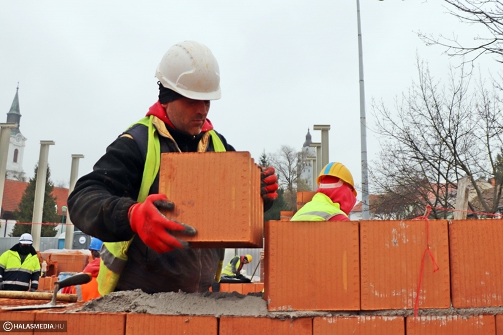 Az új buszállomás épülete közelebb lesz a Szász Károly utcához (galéria)