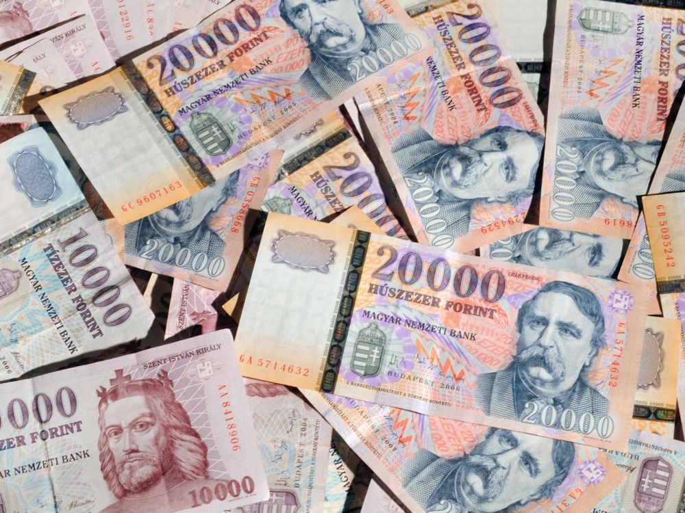 15-15 millió forintos támogatás a református templom és a zsinagóga felújítására