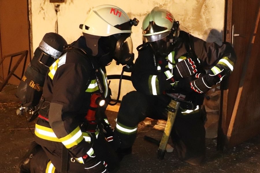 Kigyulladt a majsai  Spar tetőszerkezete és raktára