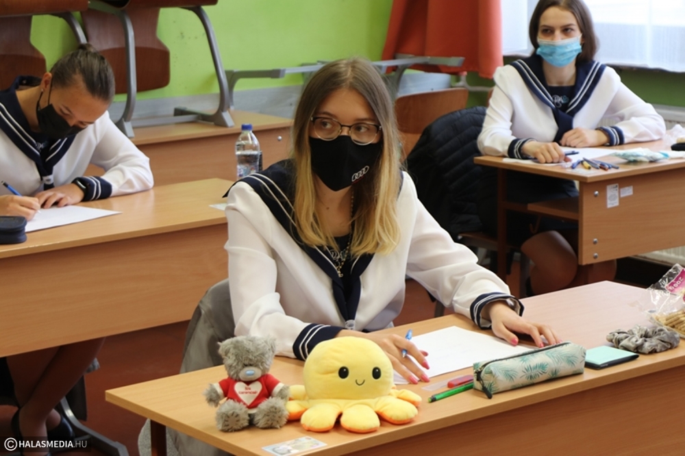 A Dékáni-technikumban is rendben megkezdődött az érettségi (galéria)