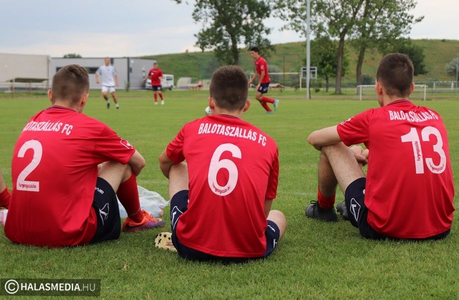 A balesetük ellenére is játszottak a balotai focisták