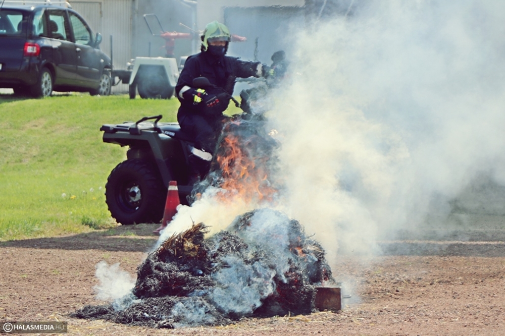 Gyakorlaton próbálta ki az új terepjáróit a Tüzes Kunok Mentőcsapat (galéria)