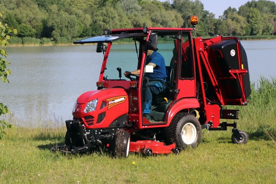 Új traktor segíti a Városgazda munkáját (galéria)