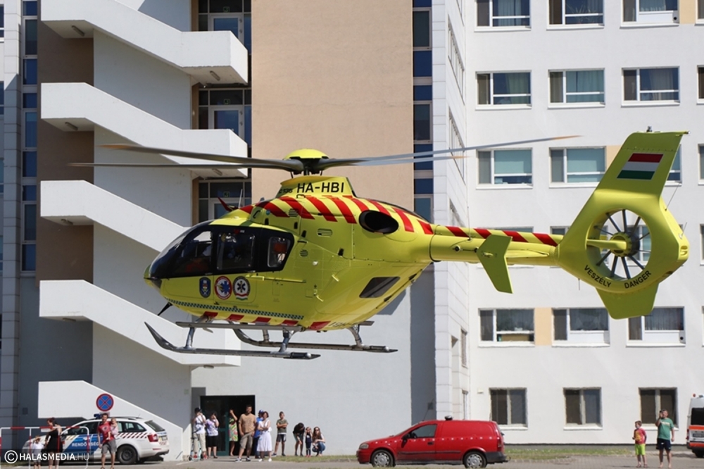 Sokan voltak kíváncsiak a mentőhelikopterre (galéria)