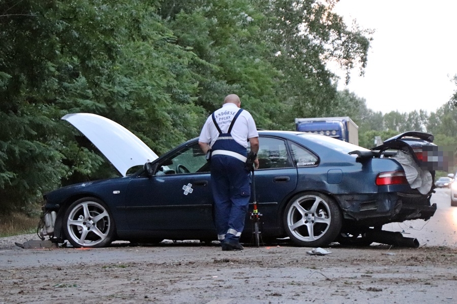 Ronccsá tört a Honda az 53-as főúton (galéria)