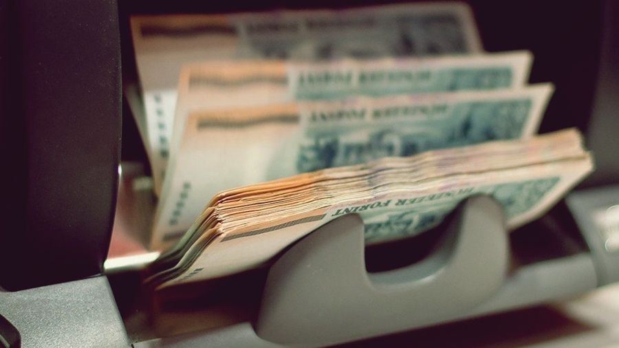 Kamu munkáltatói igazolással csalt ki 3 milliót a halasi banda