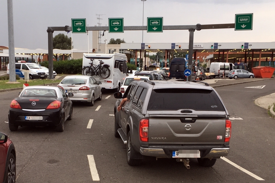 Nagyüzem volt és van a tompai átkelőn