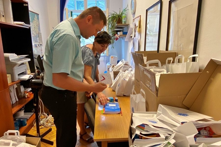 Közel 300 halasi elsős kap iskolaszereket a várostól