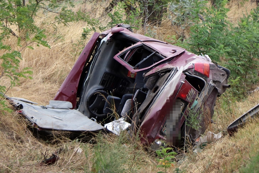 Suzuki borult árokba Harkakötönynél, ketten megsérültek (galéria)