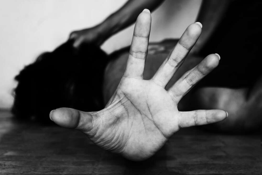 Garázsba zárta a barátnőjét és verekedett is a halasi férfi