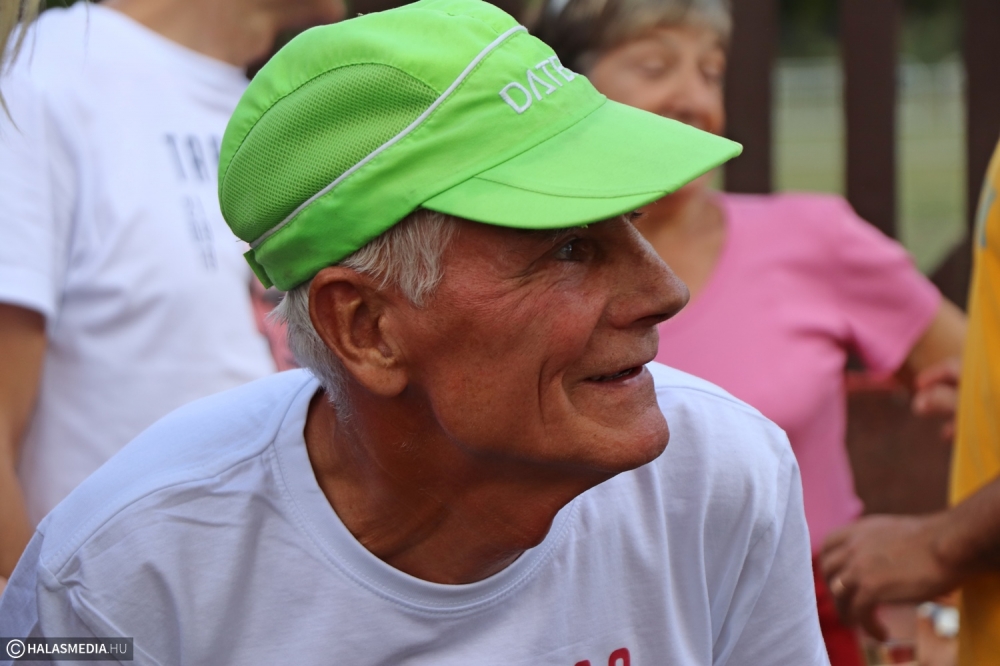 Tabajdi Józsi bácsi kapja a Csáki Öcsi Díjat