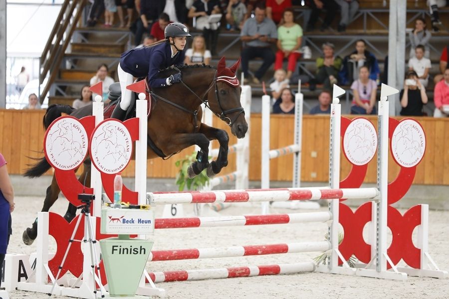 Remekeltek a Zsanai Lovas Sport Klub versenyzői az országos bajnokságon