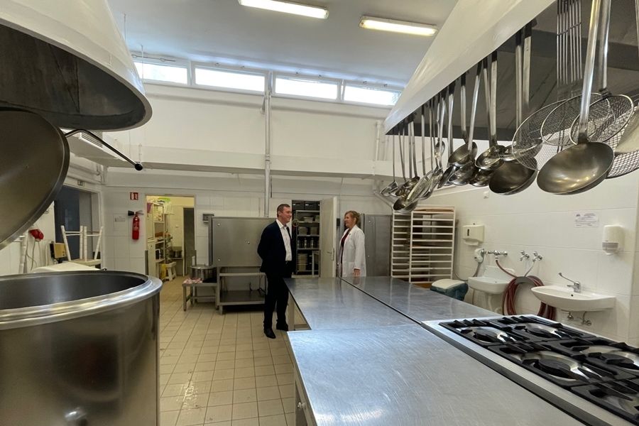 Megújult a főzőkonyha: dupla annyi diétás adag készülhet
