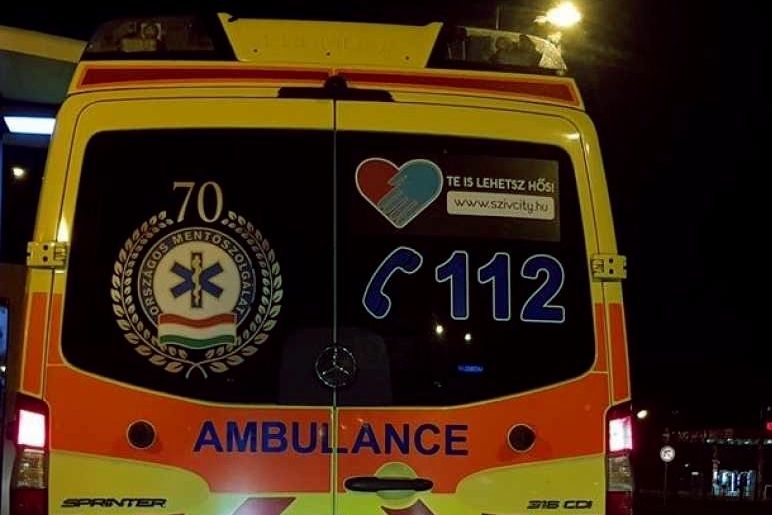 Karddal akarta kettévágni a segítségére érkező halasi mentőket