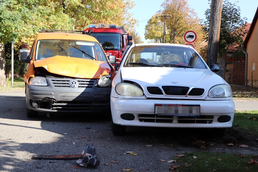 Daewoo és Volkswagen ütközött az Alsóvárosban (galéria)