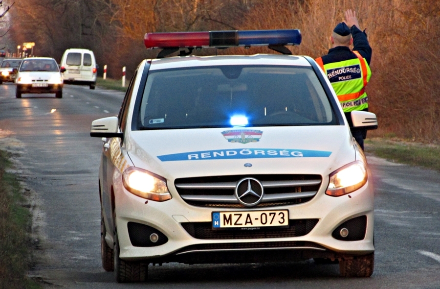 Biciklist lökött el driftelés közben a jánoshalmi sofőr