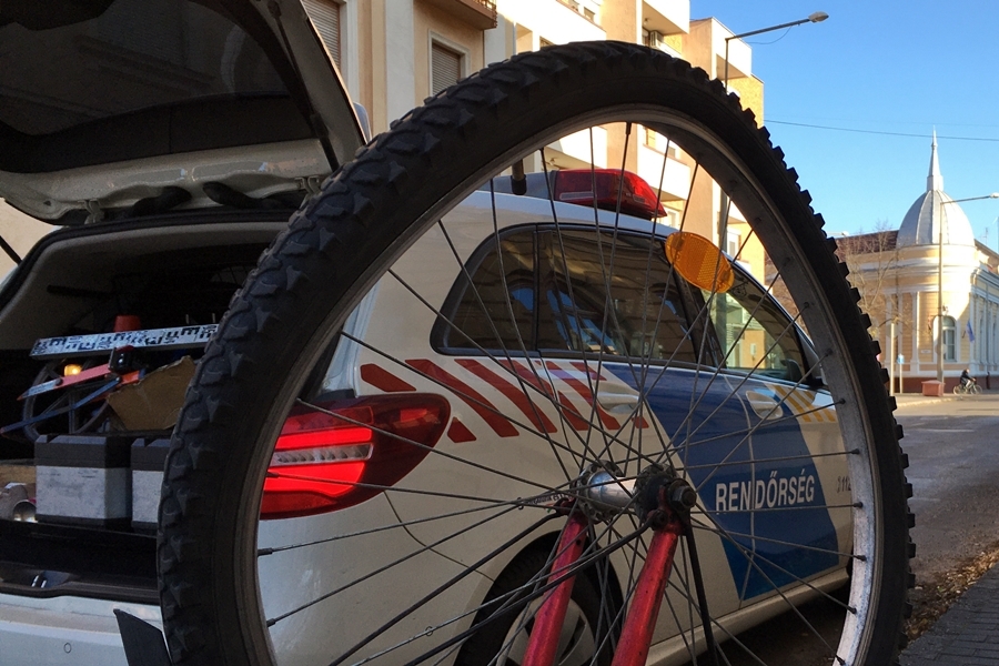 Kerékpáros baleset a Kossuth és a Köztársaság utca kereszteződésében (galéria)