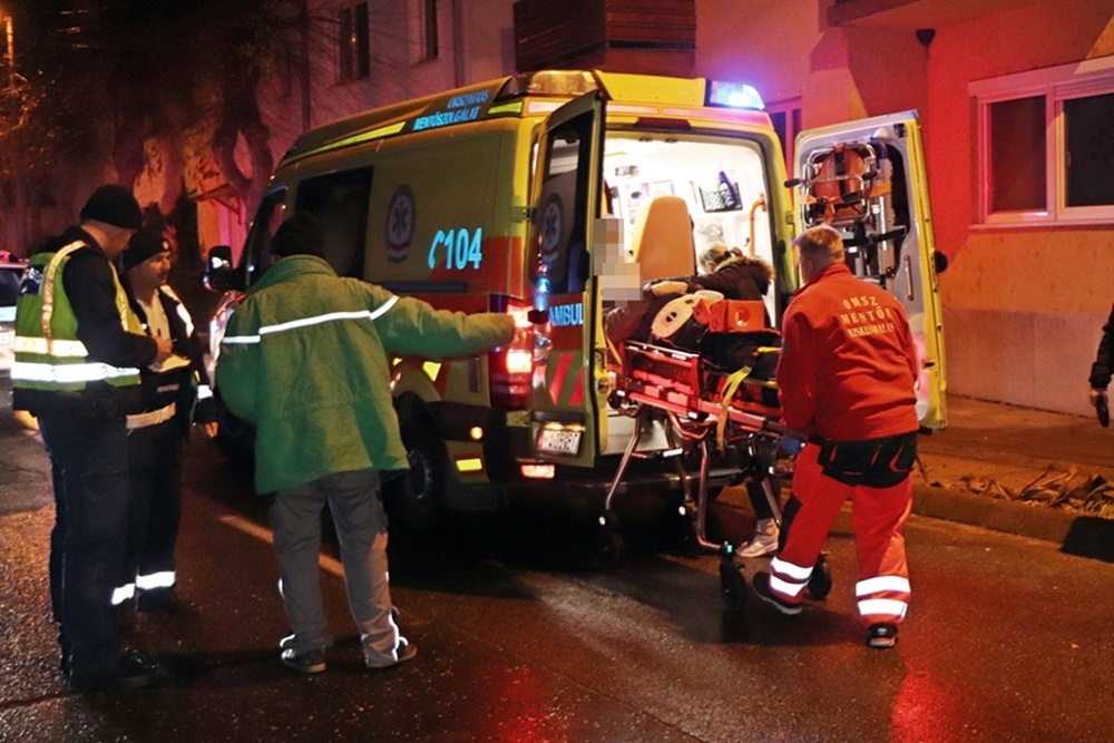 Gyalogosgázolás a kormányablaknál lévő zebrán (galéria)