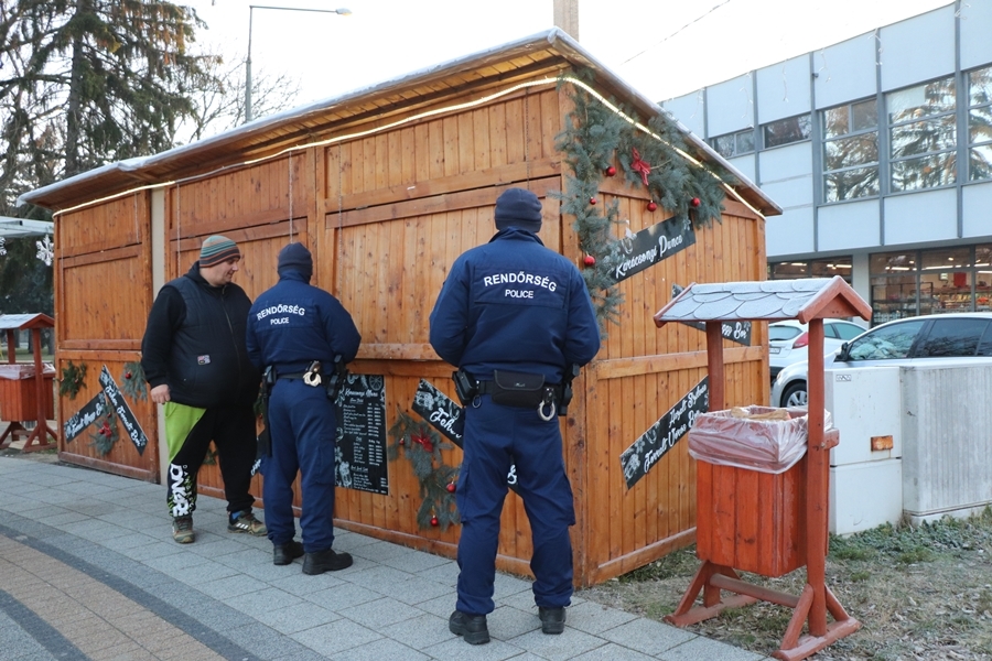 Valaki feltörte Dobos Jani büféjét