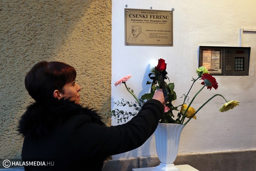 (►) Emlékfát ültetett és emléktáblát avatott a Halasi Box Club