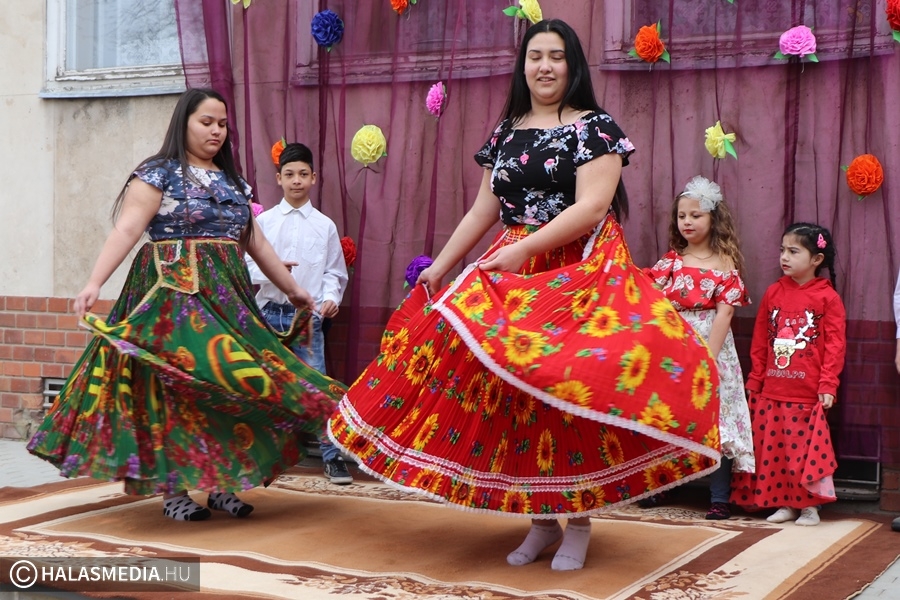 Roma nap volt a Kiskunhalasi EGYMI Általános Iskolában (galéria)