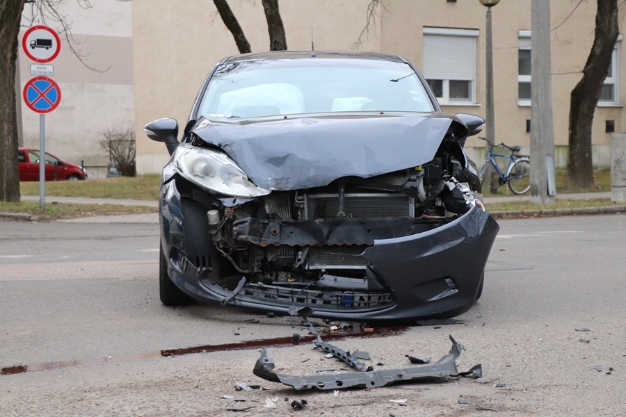 Audi és Ford ütközött a Tekónál