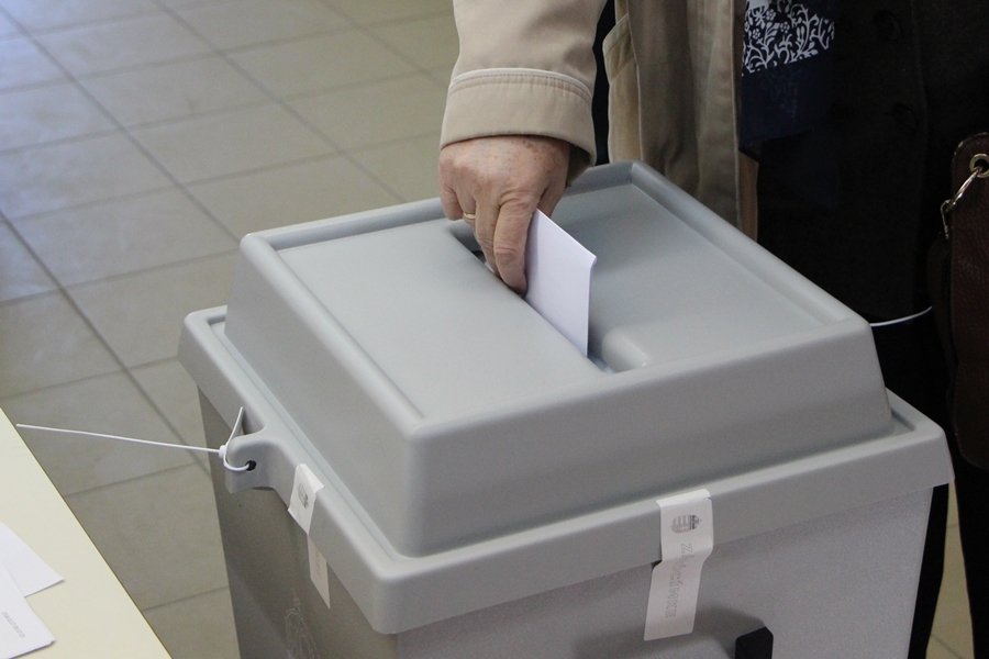 Április 3-án országgyűlési képviselőt választunk és népszavazás is lesz