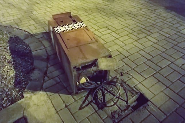 Taxisok(k): vandálok borították fel a telefonállomást