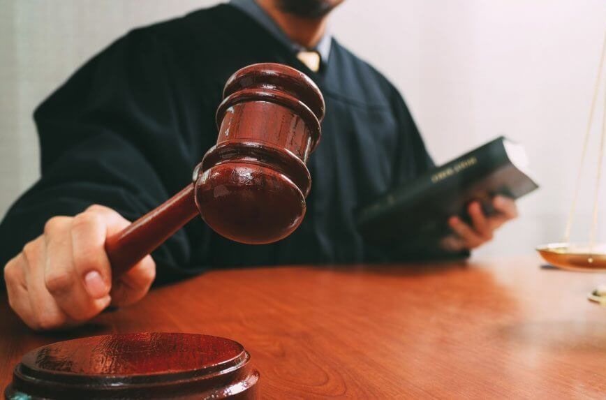 Kisgyermekes anyukára támadt a jánoshalmi testvérpár