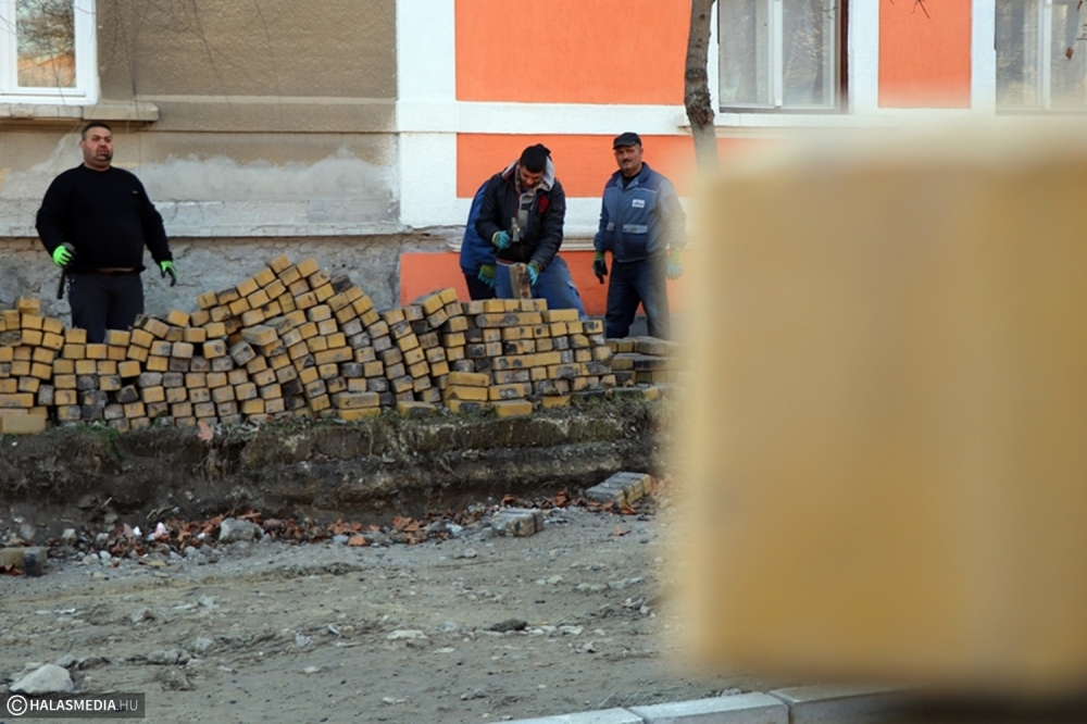 Március végére befejeződhet a Szent Imre utca felújítása (galéria)