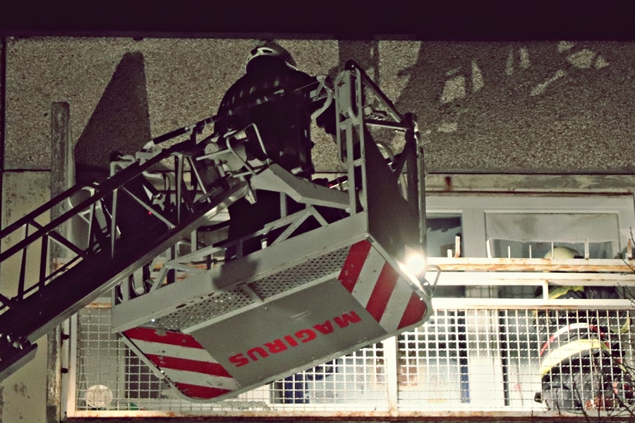 Tűzoltók és mentők a Bocskai utcai lakótelepen (galéria)