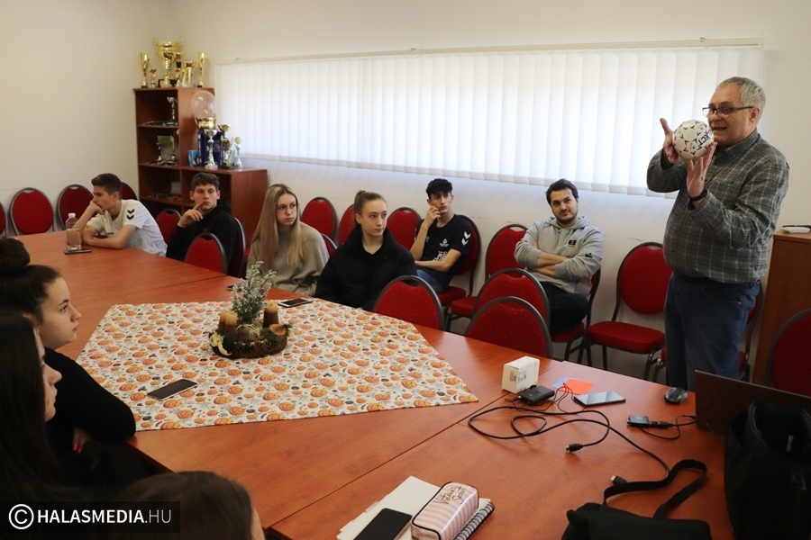 Egy legendától tanulhattak a leendő kézilabda játékvezetők (galéria)