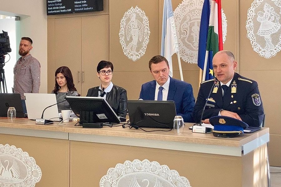 Beszámolt a rendőrkapitány: kérdések a kábítószerről és a tujalopásokról