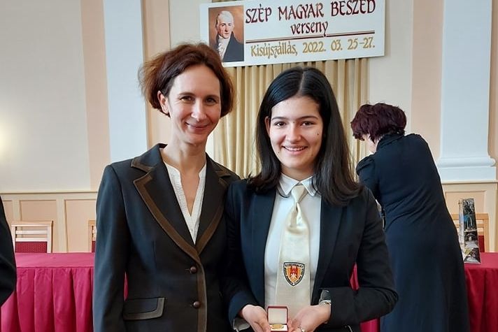 Jasmine arany minősítése a „Szép Magyar Beszéd” versenyen