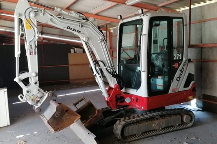 Igaza volt a bejelentőnek: lopott kotrógépet találtak Tompán