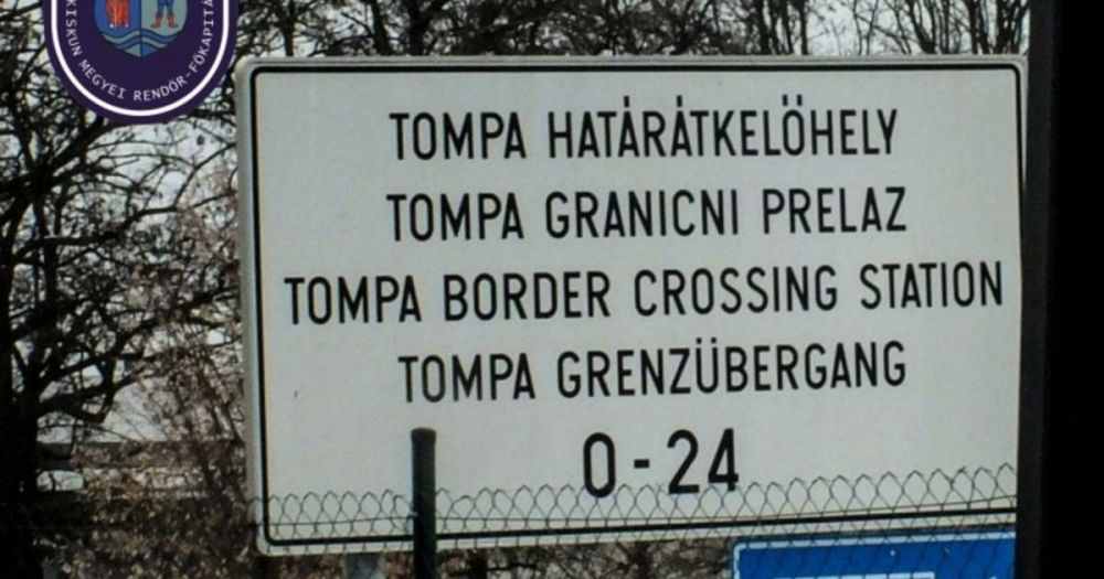 Teherautó padlólemeze alatt rejtőztek az indiaiak