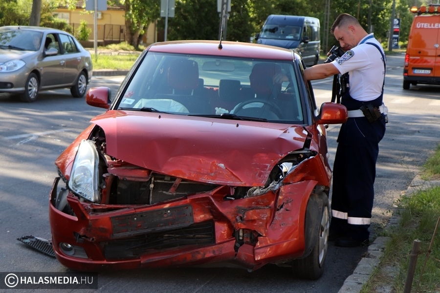 Suzuki ütközött Audival a Vári-kollégiumnál (galéria)