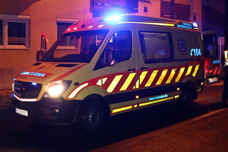 Ittas férfi támadt a halasi mentőkre