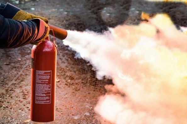 Egy buszsofőr kezdte meg a balotai tűz oltását