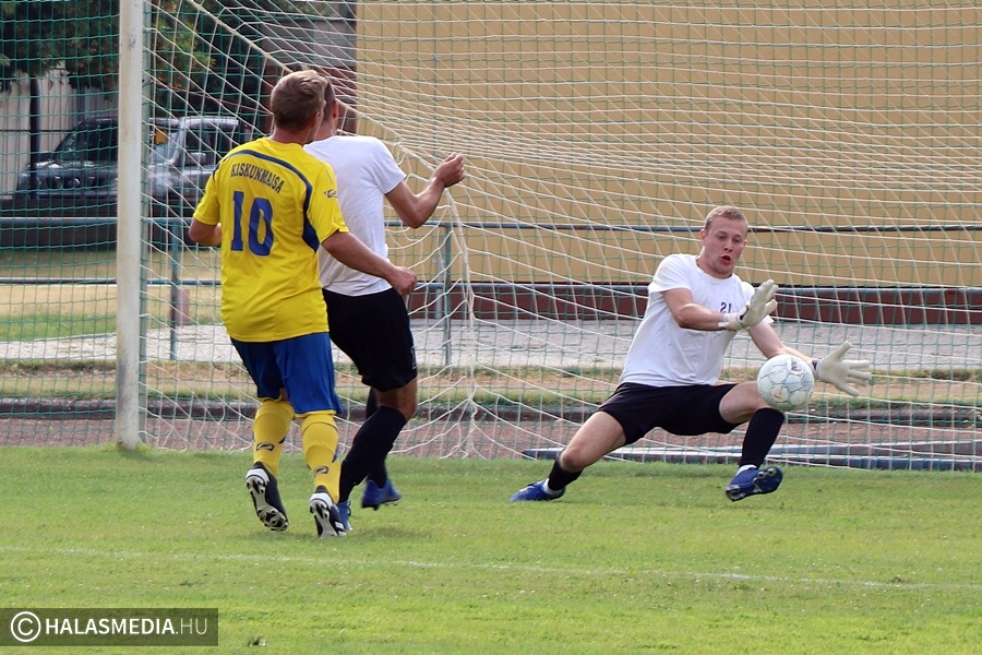 Halasiak néztek egymással farkasszemet a KFC második edzőmeccsén (galéria)